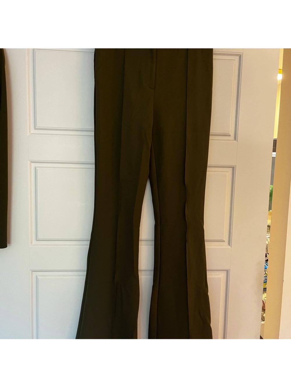 Veronica Beard HIBISCUS PANT
COLOR ISLE ARMY size 4